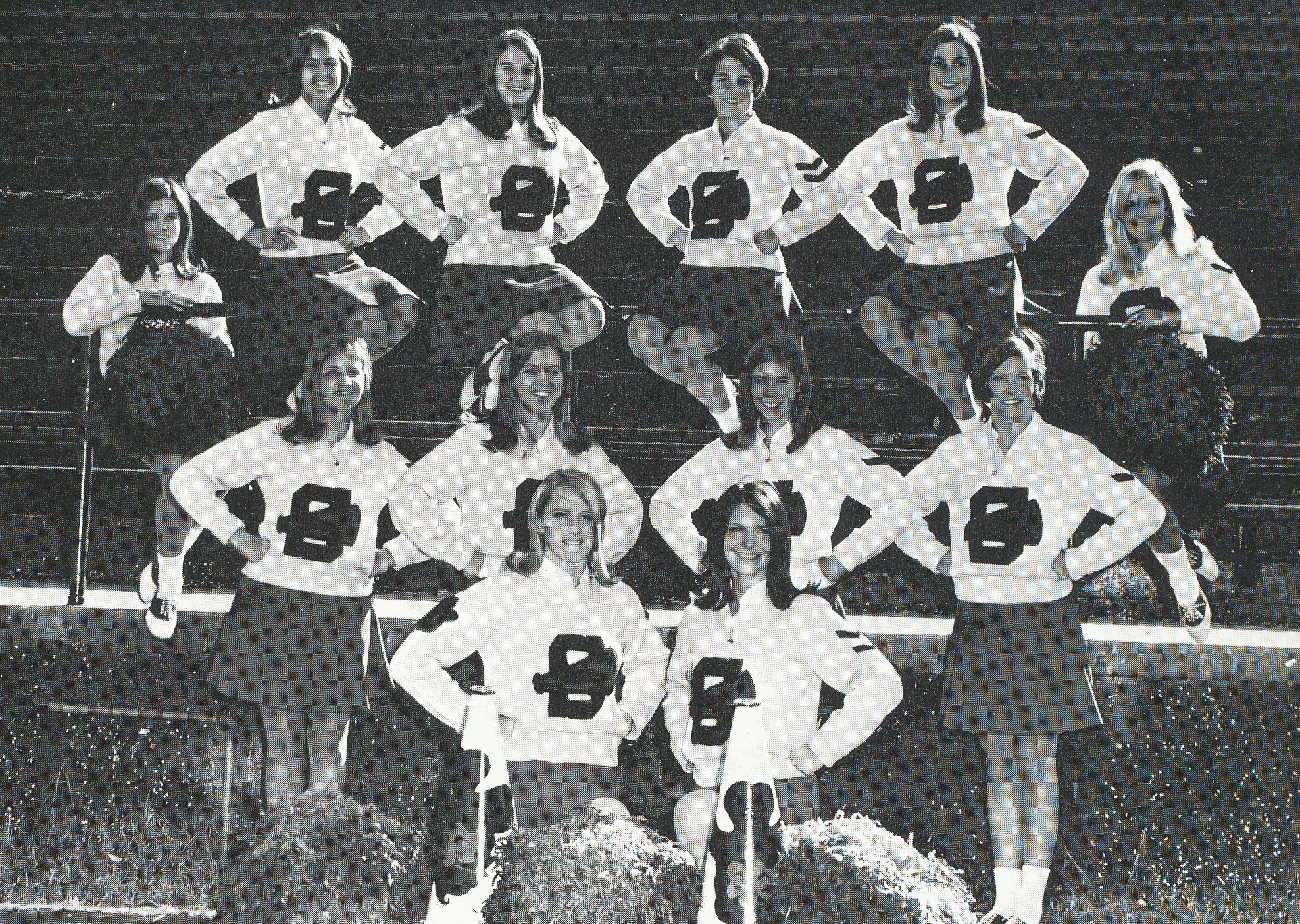 THE 1969 SHADES VALLEY MOUNTIE CHEERLEADERS. (Click to enlarge.) 